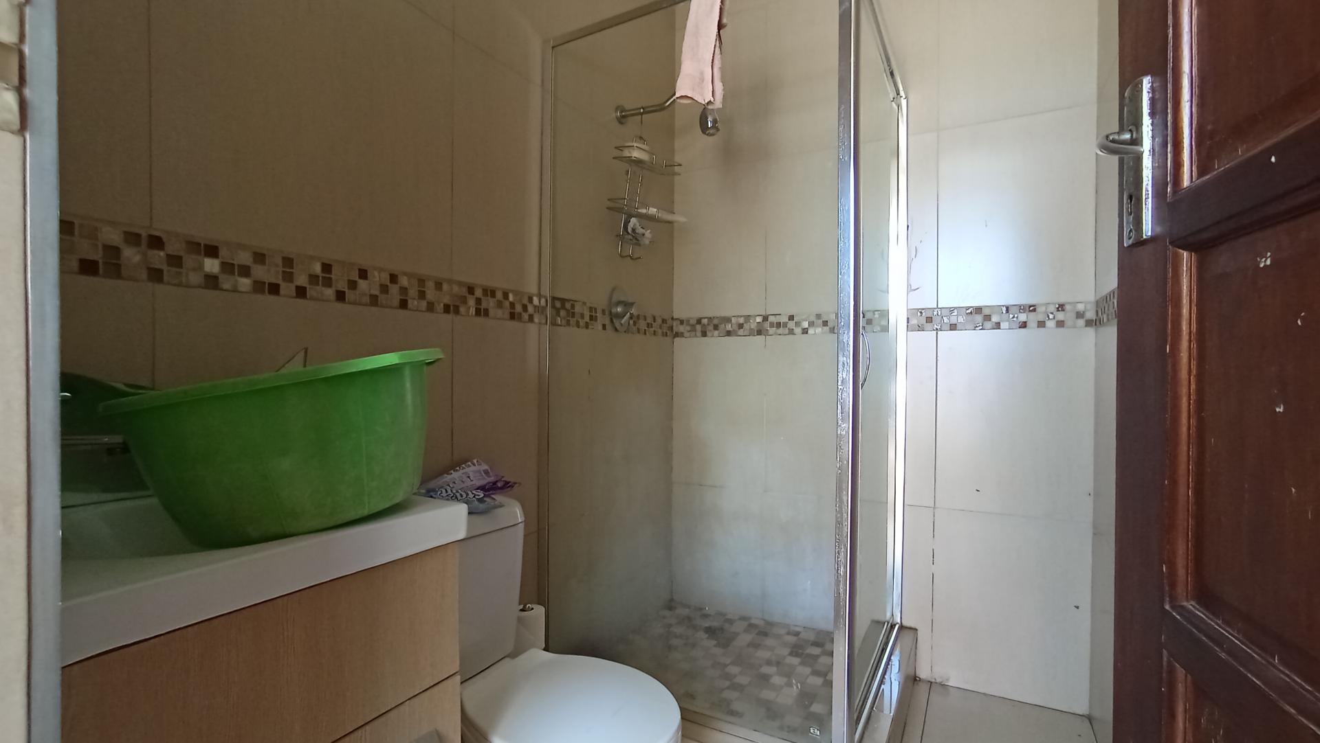 Staff Bathroom - 4 square meters of property in Morningside