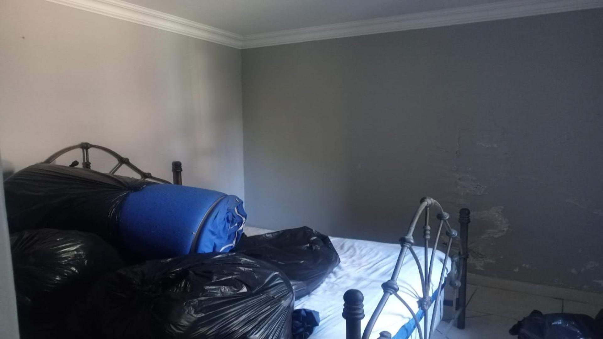 Bed Room 1 of property in Monavoni