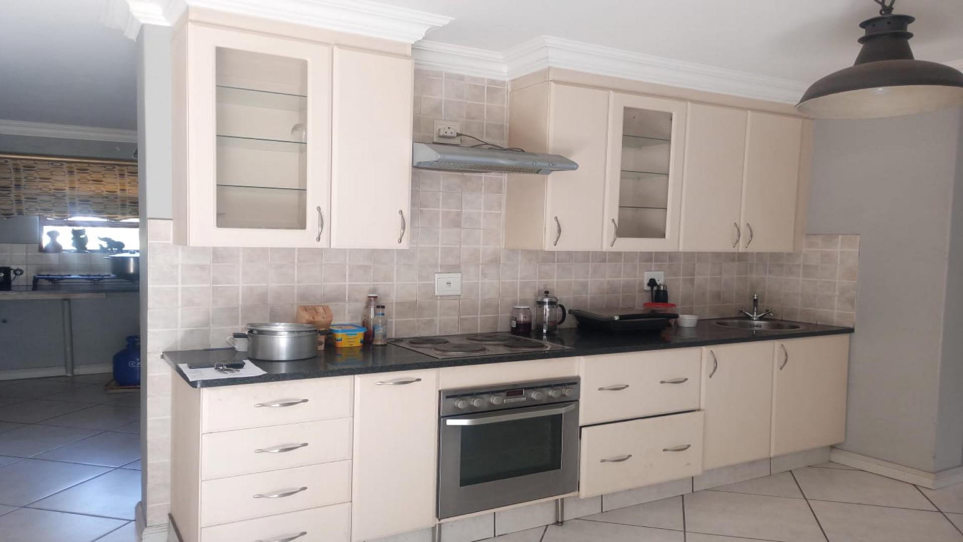 Kitchen of property in Monavoni