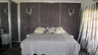 Main Bedroom - 19 square meters of property in Port Edward
