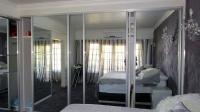 Main Bedroom - 19 square meters of property in Port Edward