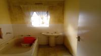 Bathroom 1 of property in Melmoth