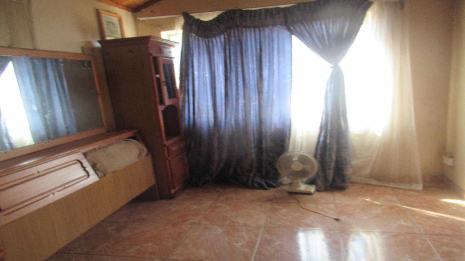 Bed Room 1 of property in Danville