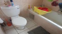 Bathroom 1 - 5 square meters of property in Castleview