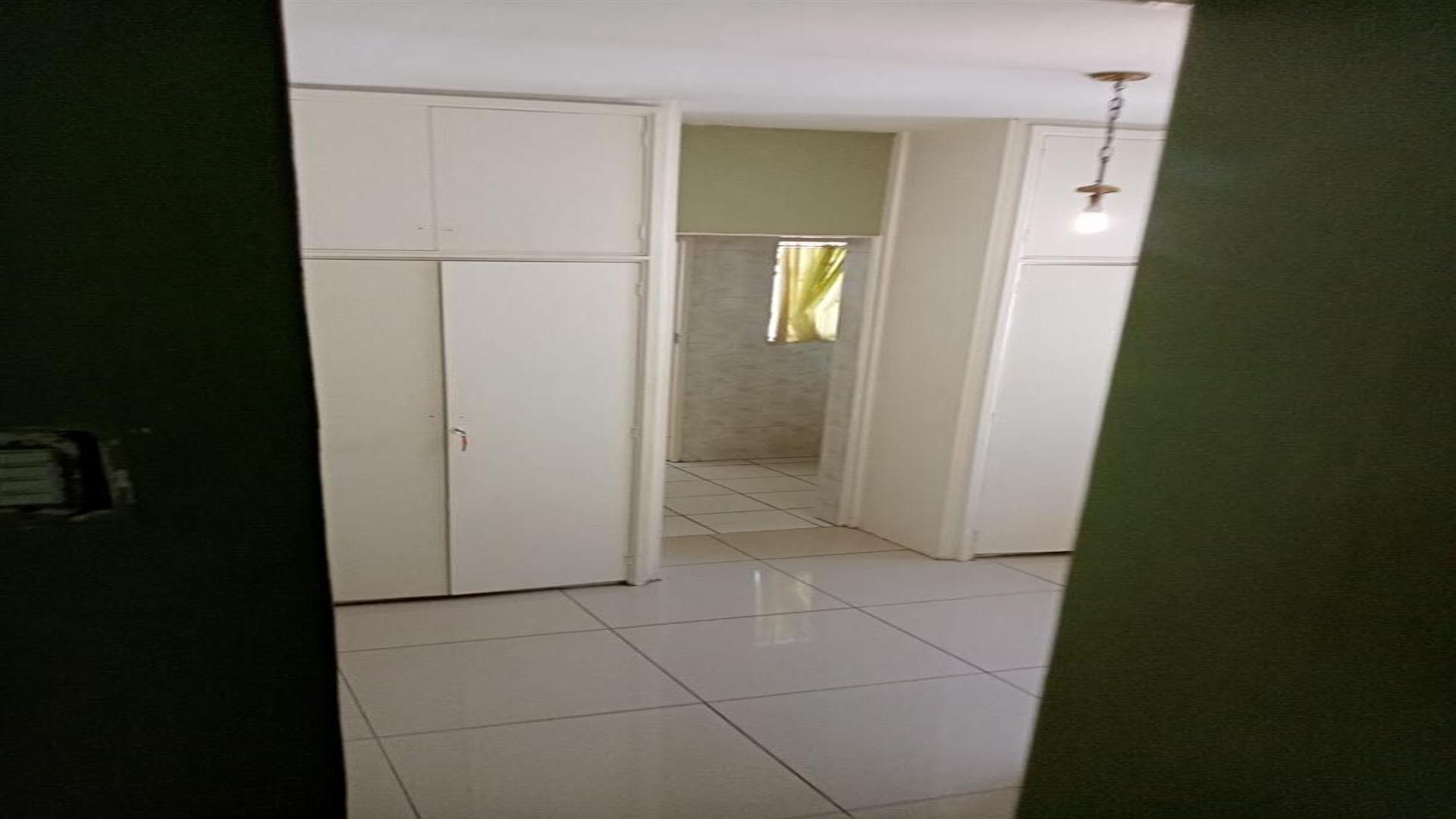 Main Bedroom of property in Gresswold