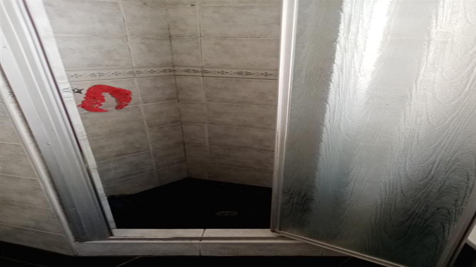 Main Bathroom of property in Gresswold