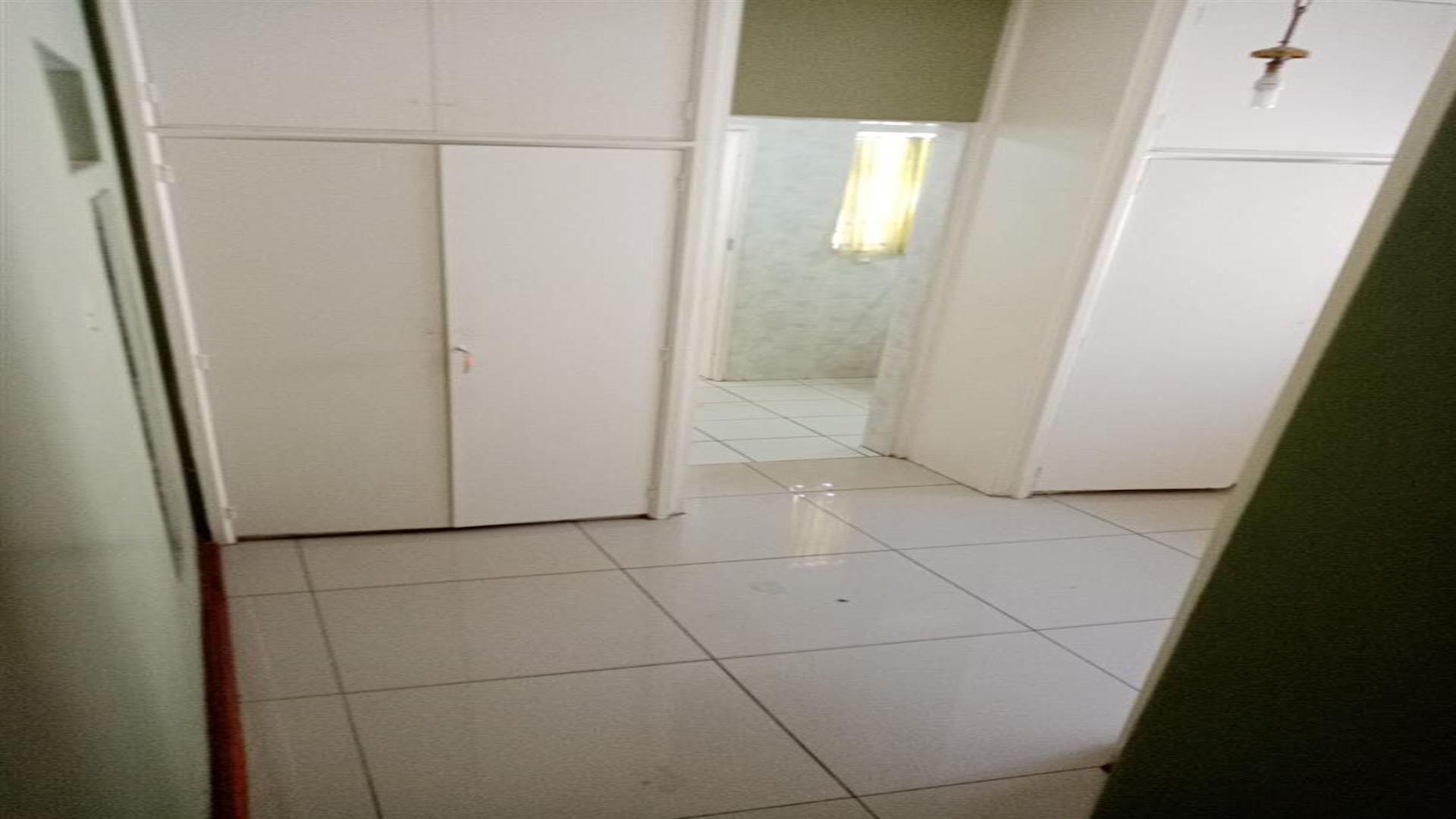 Main Bedroom of property in Gresswold