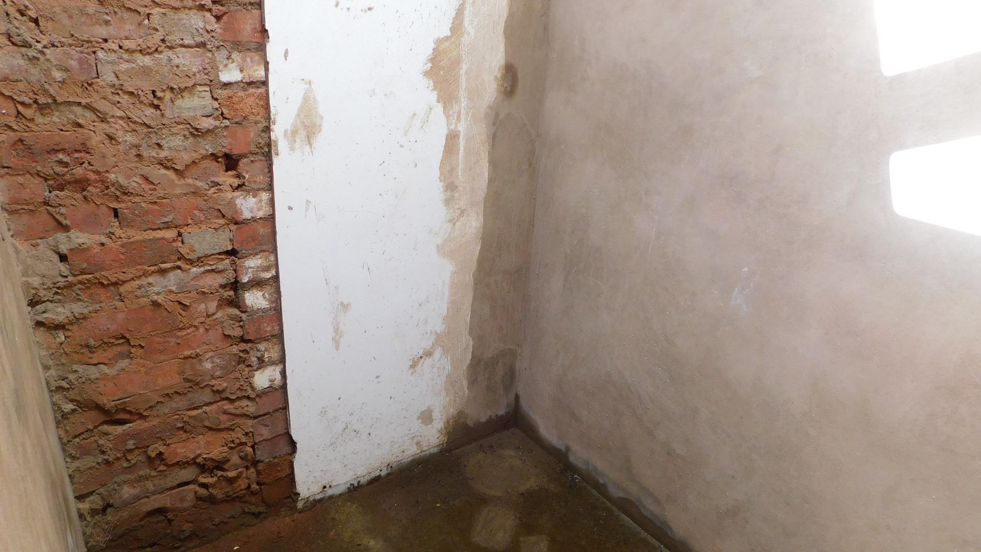 Bathroom 2 - 4 square meters of property in La Lucia