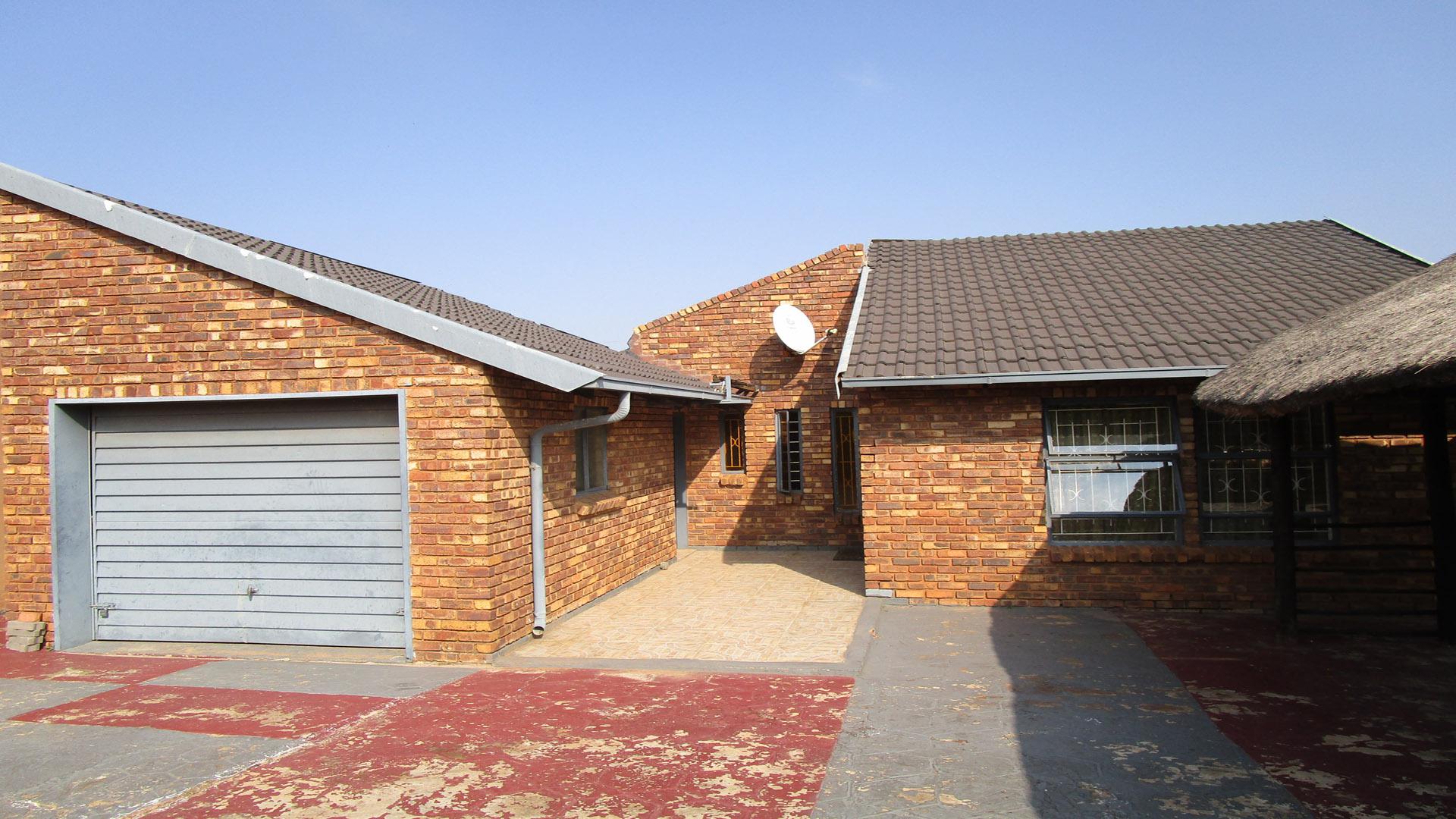 Front View of property in Soshanguve