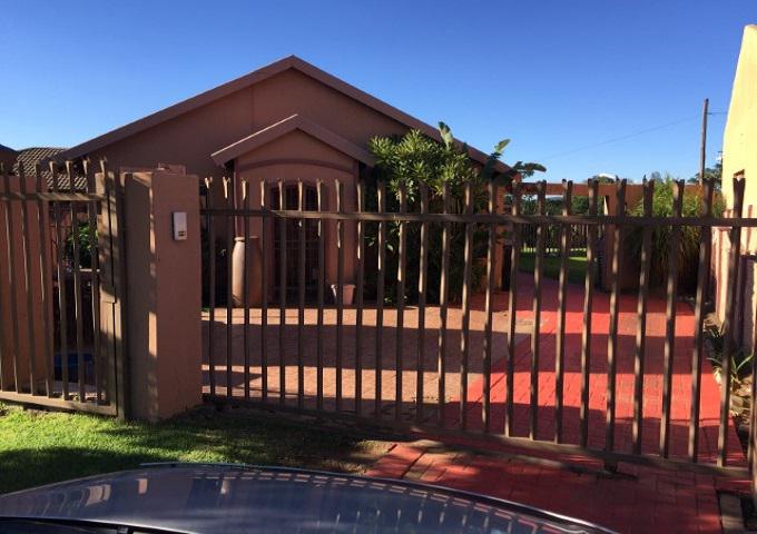 FNB SIE Sale In Execution 3 Bedroom House for Sale in Lenasia South - MR351841