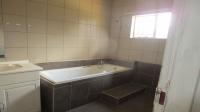 Bathroom 1 - 5 square meters of property in Selection park