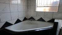 Bathroom 1 - 5 square meters of property in Selection park