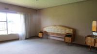 Main Bedroom - 24 square meters of property in Selection park