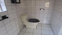 Main Bathroom - 10 square meters of property in Selection park