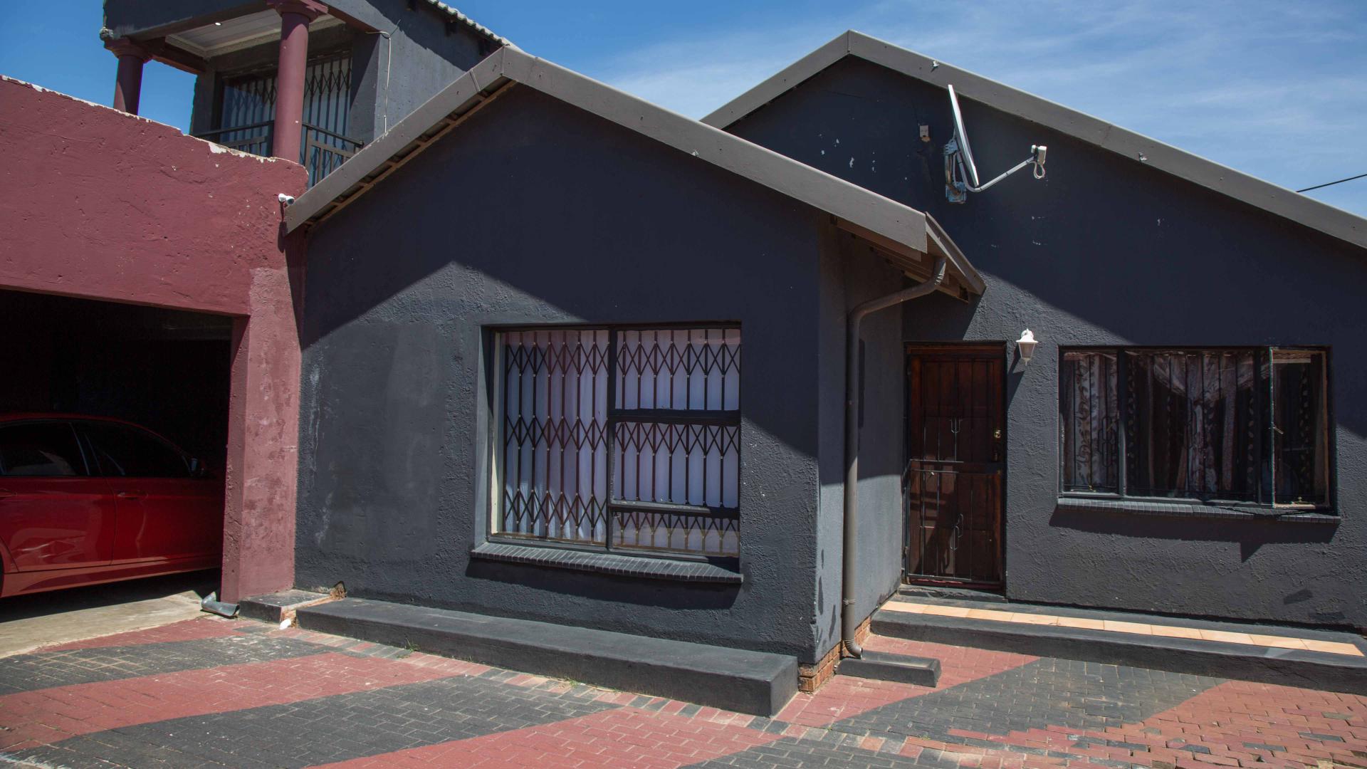 Front View of property in Dobsonville