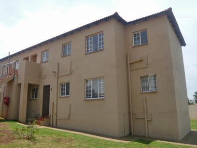 3 Bedroom Apartment for Sale For Sale in Roodepoort - Private Sale - MR35292