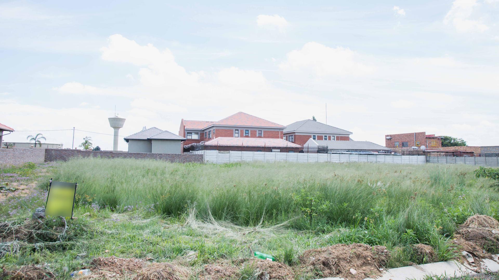 Front View of property in Azaadville Gardens