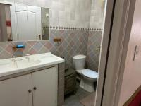 Bathroom 2 of property in Fichardt Park