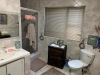 Main Bathroom of property in Fichardt Park