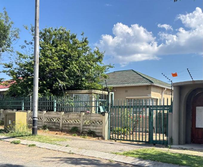 Standard Bank SIE Sale In Execution House for Sale in The Hill - MR353337