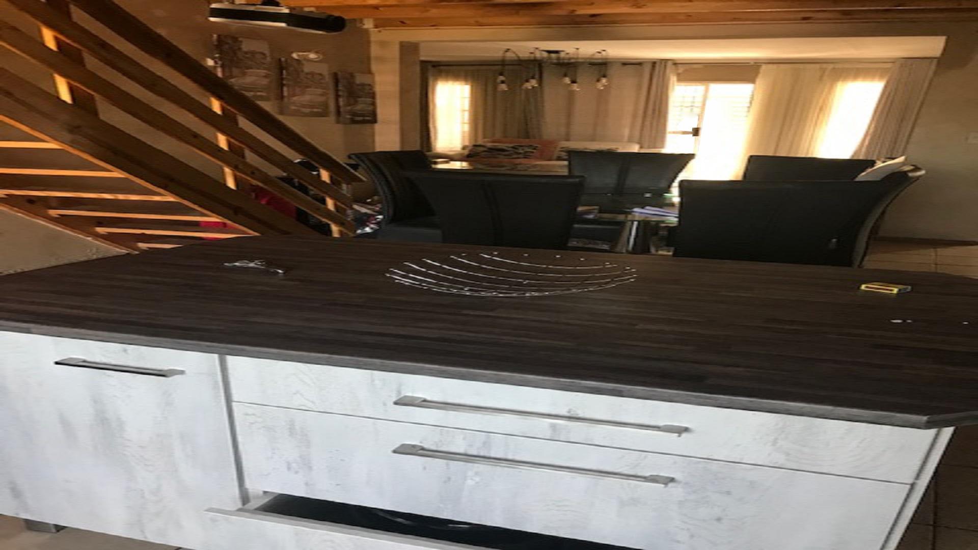 Dining Room - 27 square meters of property in Stonehenge