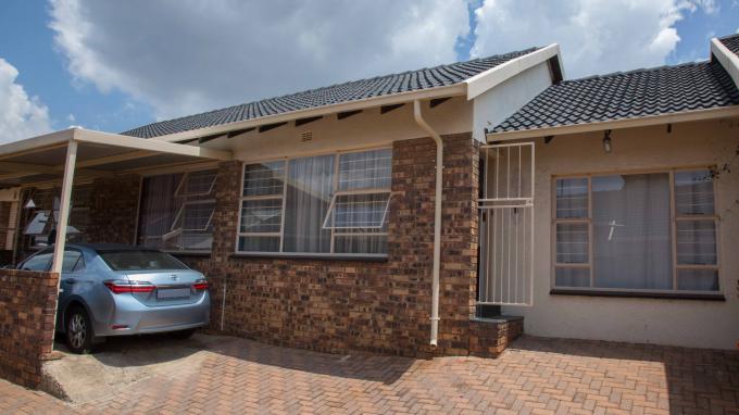3 Bedroom Sectional Title for Sale For Sale in Wilropark - Home Sell - MR354276