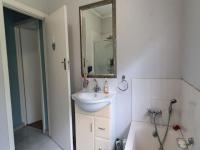 Bathroom 1 - 5 square meters of property in Clarendon