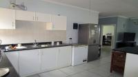 Kitchen - 20 square meters of property in Clarendon