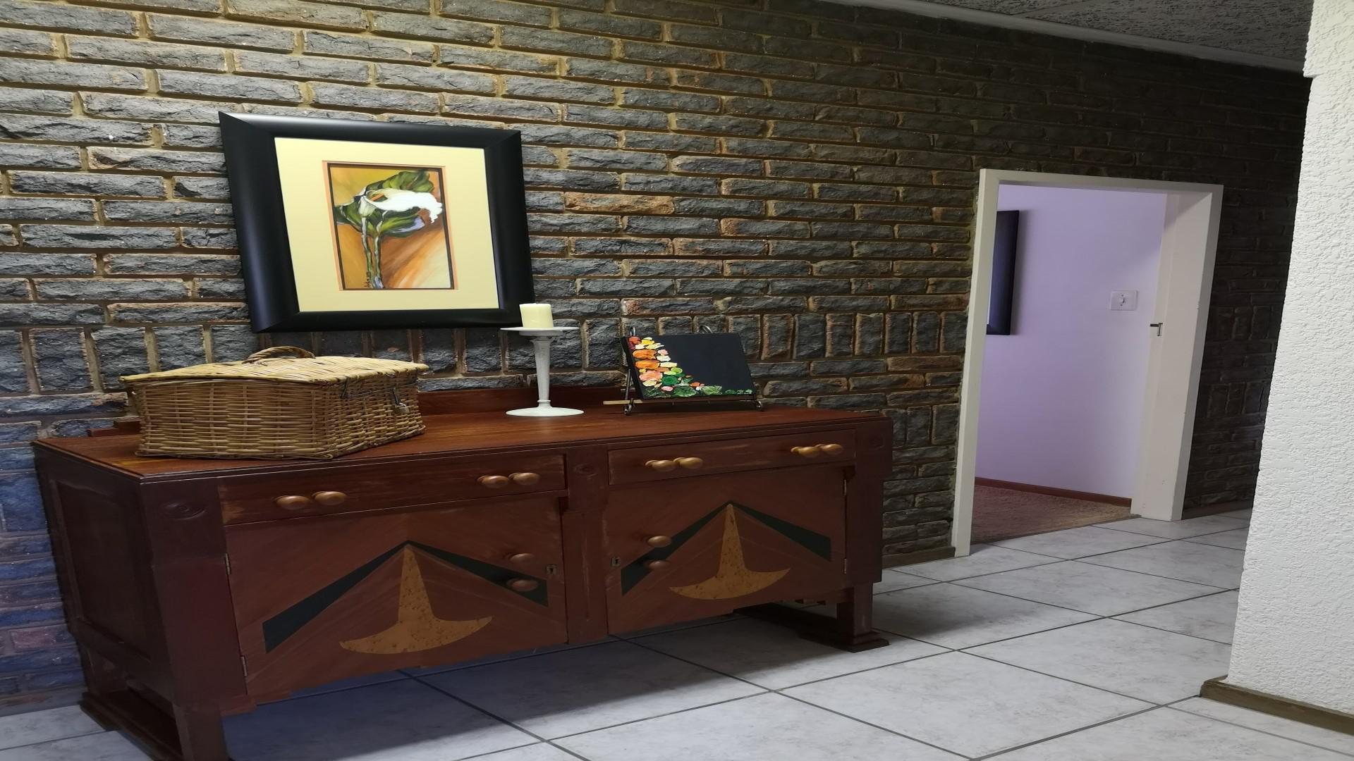 Spaces - 33 square meters of property in Flora Park AH