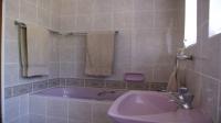 Main Bathroom - 6 square meters of property in Flora Park AH