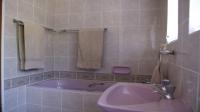 Main Bathroom - 6 square meters of property in Flora Park AH