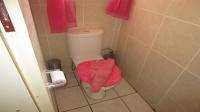 Guest Toilet - 2 square meters of property in Pomona