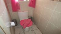 Guest Toilet - 2 square meters of property in Pomona