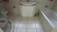Main Bathroom - 6 square meters of property in Pomona
