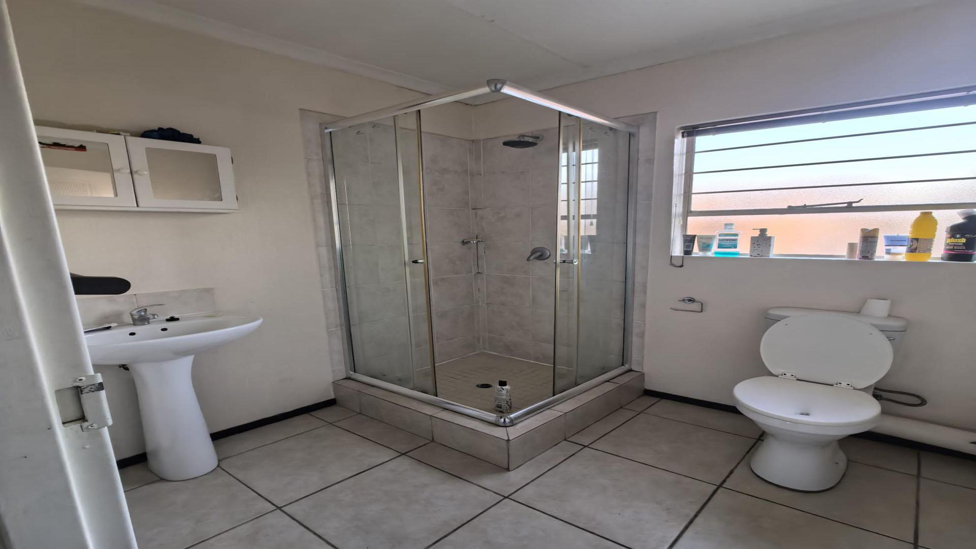 Bathroom 1 of property in Honey Park