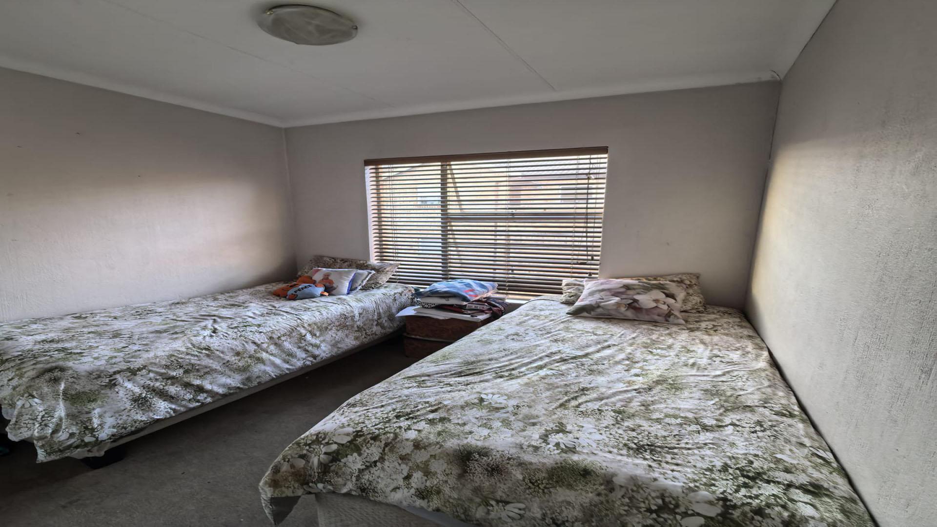 Bed Room 2 of property in Honey Park