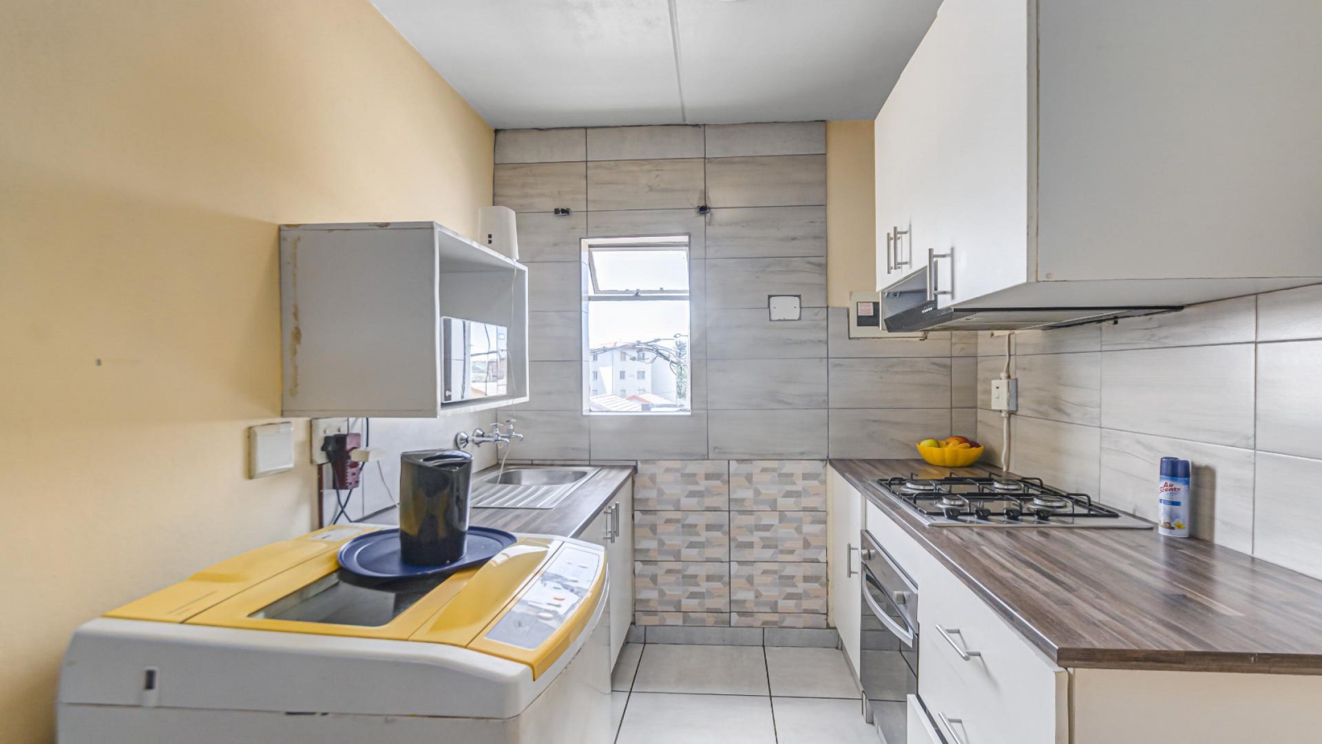 Kitchen - 5 square meters of property in Fleurhof