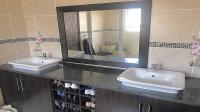 Main Bathroom - 8 square meters of property in Rua Vista