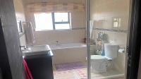 Bathroom 1 - 11 square meters of property in Rua Vista