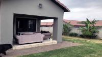 Backyard of property in Rua Vista