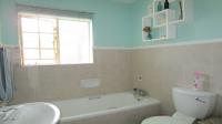 Bathroom 1 - 5 square meters of property in Die Hoewes