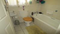 Bathroom 1 - 4 square meters of property in Glen Marais