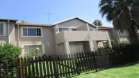 Front View of property in Glen Marais