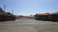 Front View of property in Glen Marais