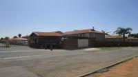 Front View of property in Glen Marais