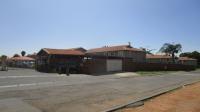 Front View of property in Glen Marais