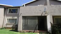 Front View of property in Glen Marais