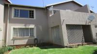 Front View of property in Glen Marais