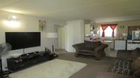Lounges - 21 square meters of property in Glen Marais