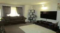 Lounges - 21 square meters of property in Glen Marais